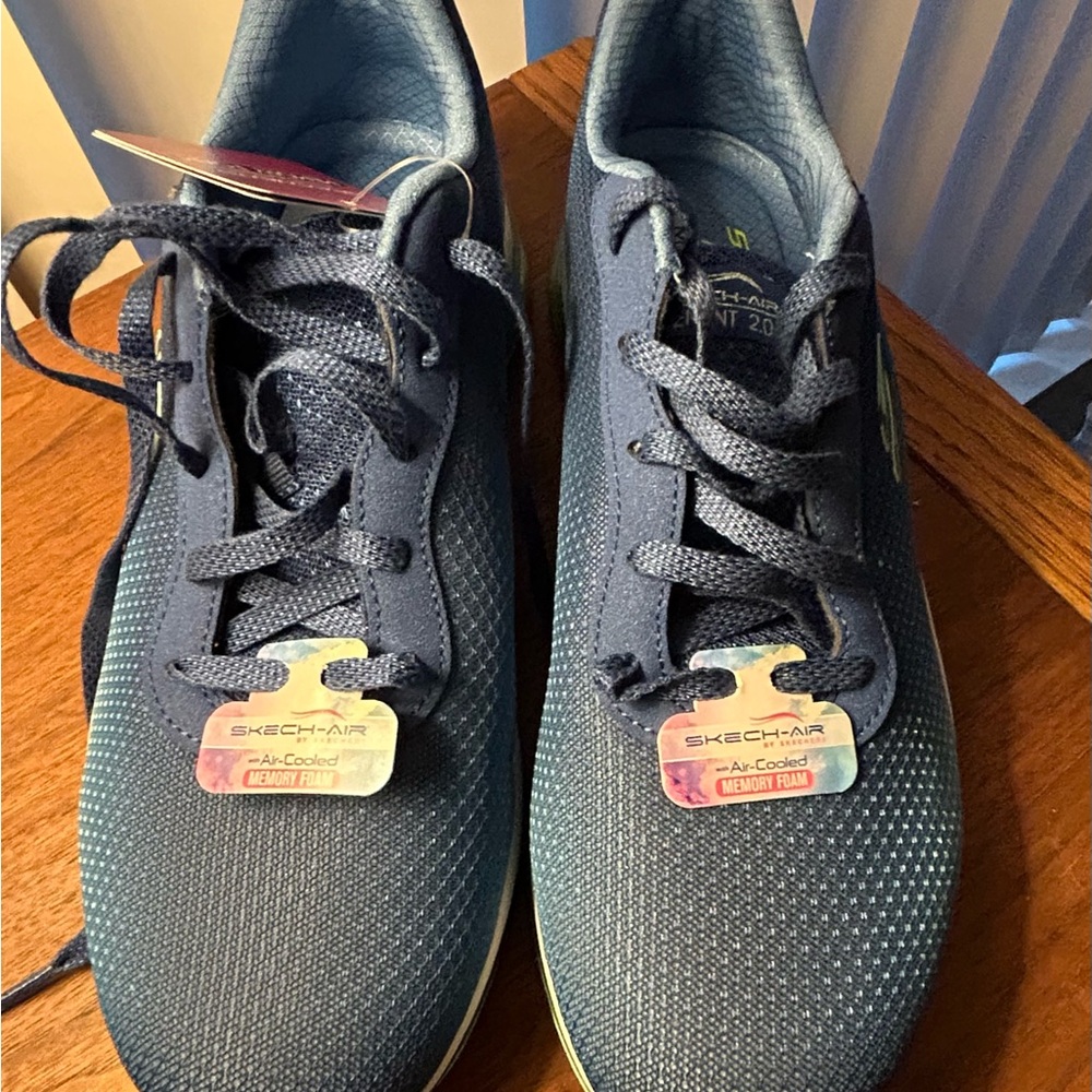 Skechers Women’s Blue Athletic Shoes Sz 7.5.